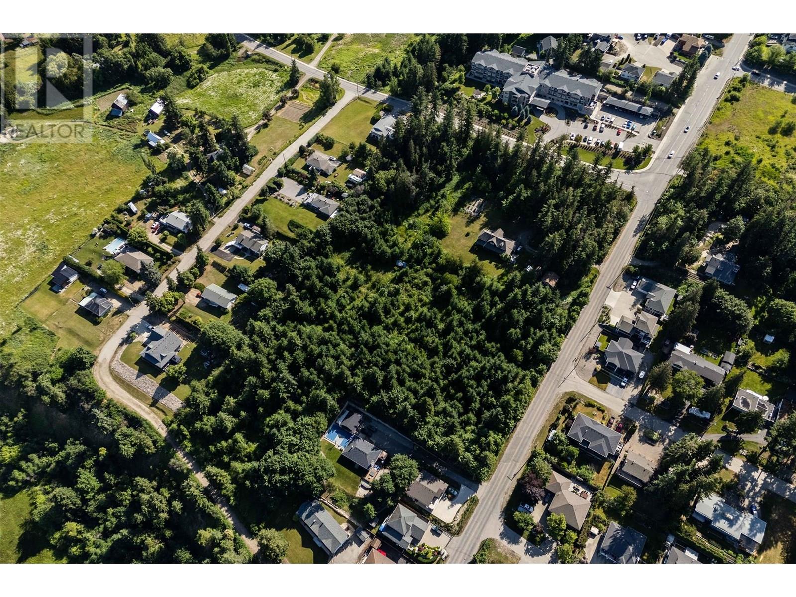 Photo 3 of 1801 20 Avenue Ne, Salmon Arm BC