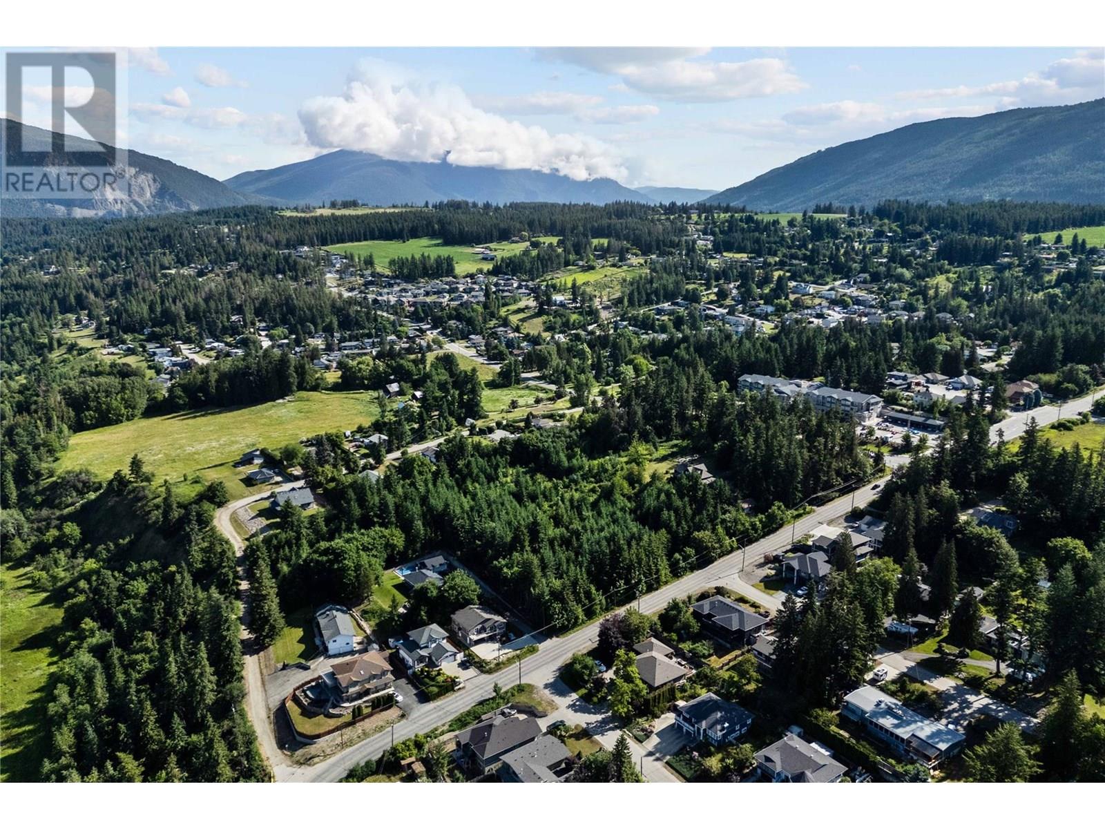 Photo 13 of 1801 20 Avenue Ne, Salmon Arm BC