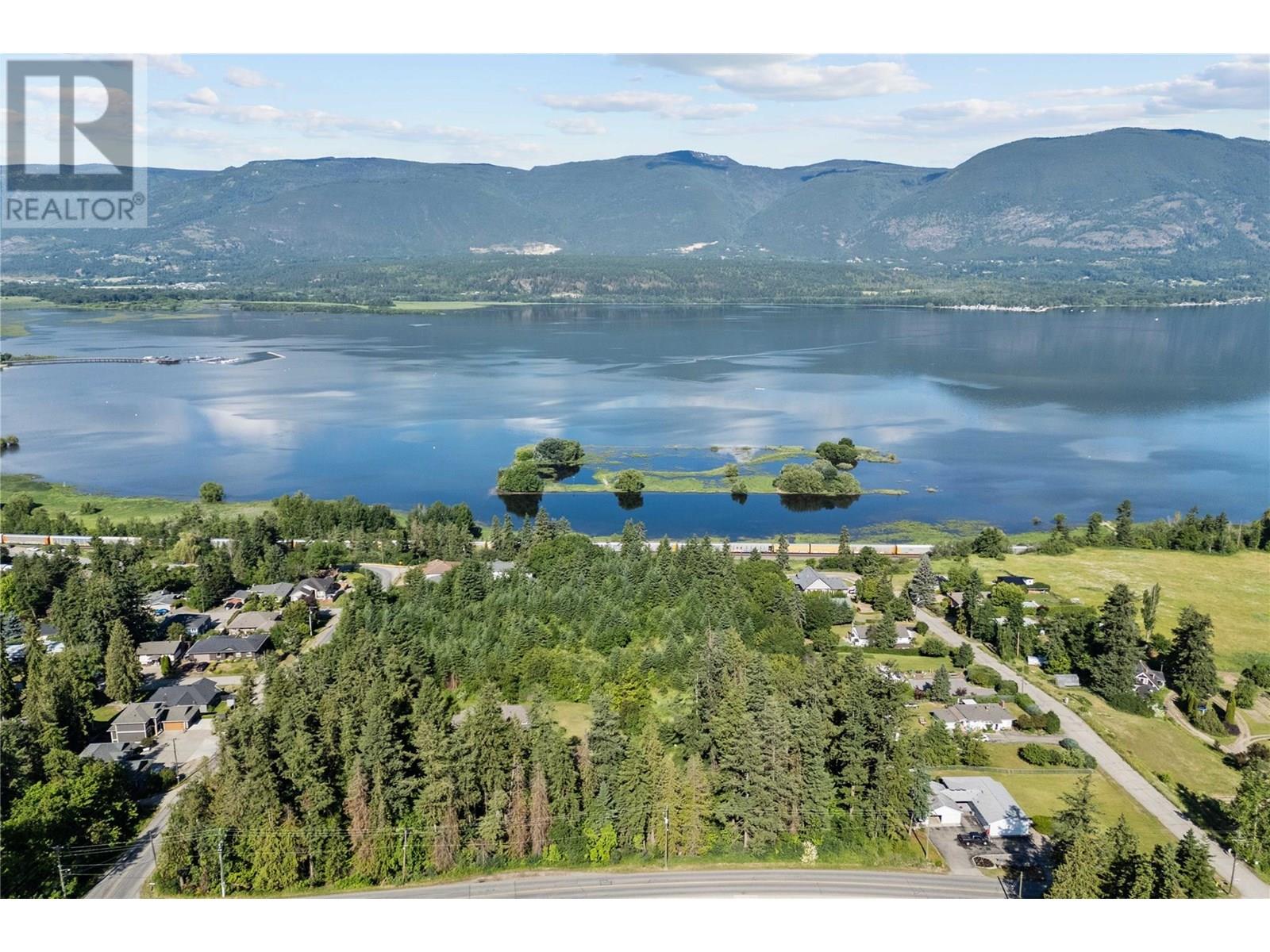 Photo 17 of 1801 20 Avenue Ne, Salmon Arm BC