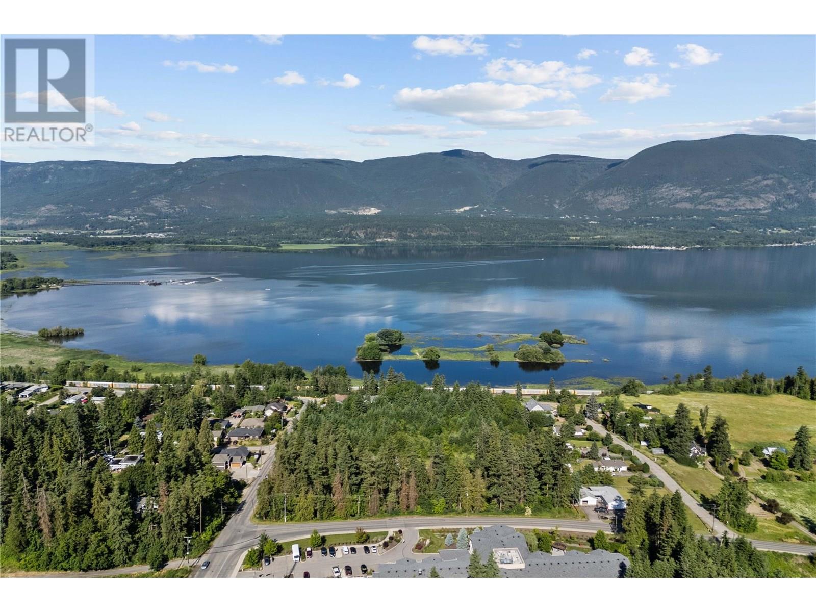 Photo 9 of 1801 20 Avenue Ne, Salmon Arm BC