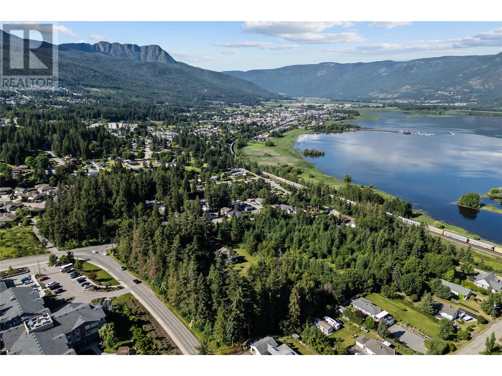 Photo 8 of 1801 20 Avenue Ne, Salmon Arm BC