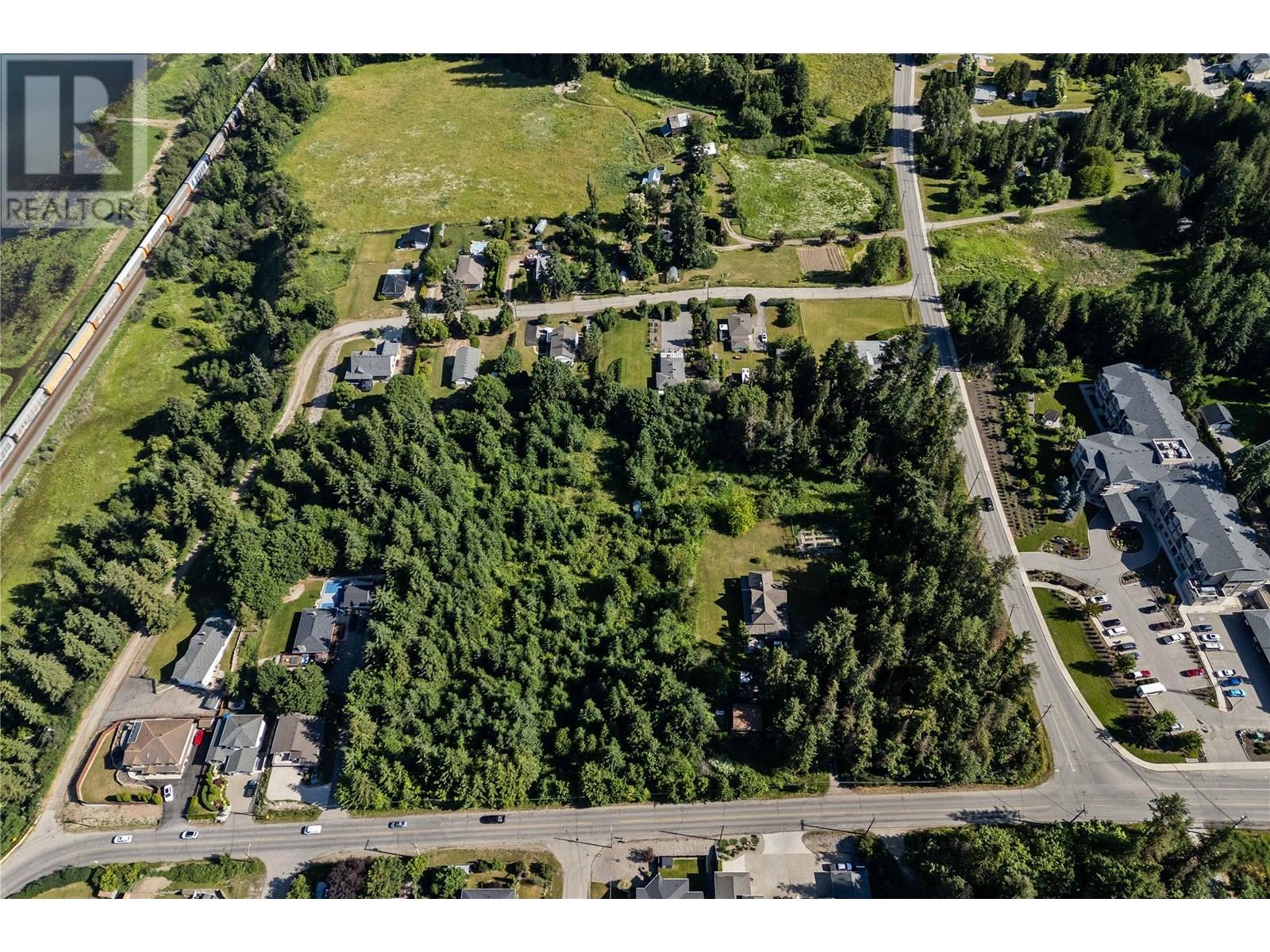 Photo 14 of 1801 20 Avenue Ne, Salmon Arm BC