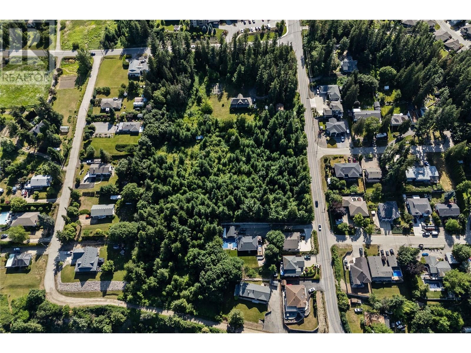 Photo 16 of 1801 20 Avenue Ne, Salmon Arm BC