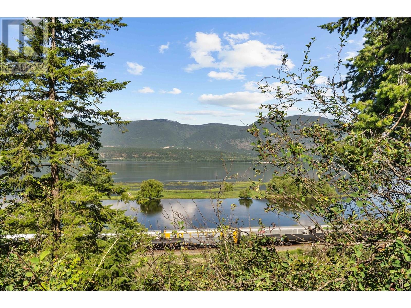 Photo 10 of 1801 20 Avenue Ne, Salmon Arm BC
