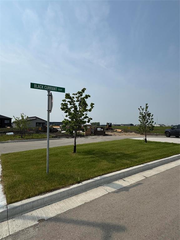 Photo 2 of 5 Blackcurrant Court, Steinbach MB
