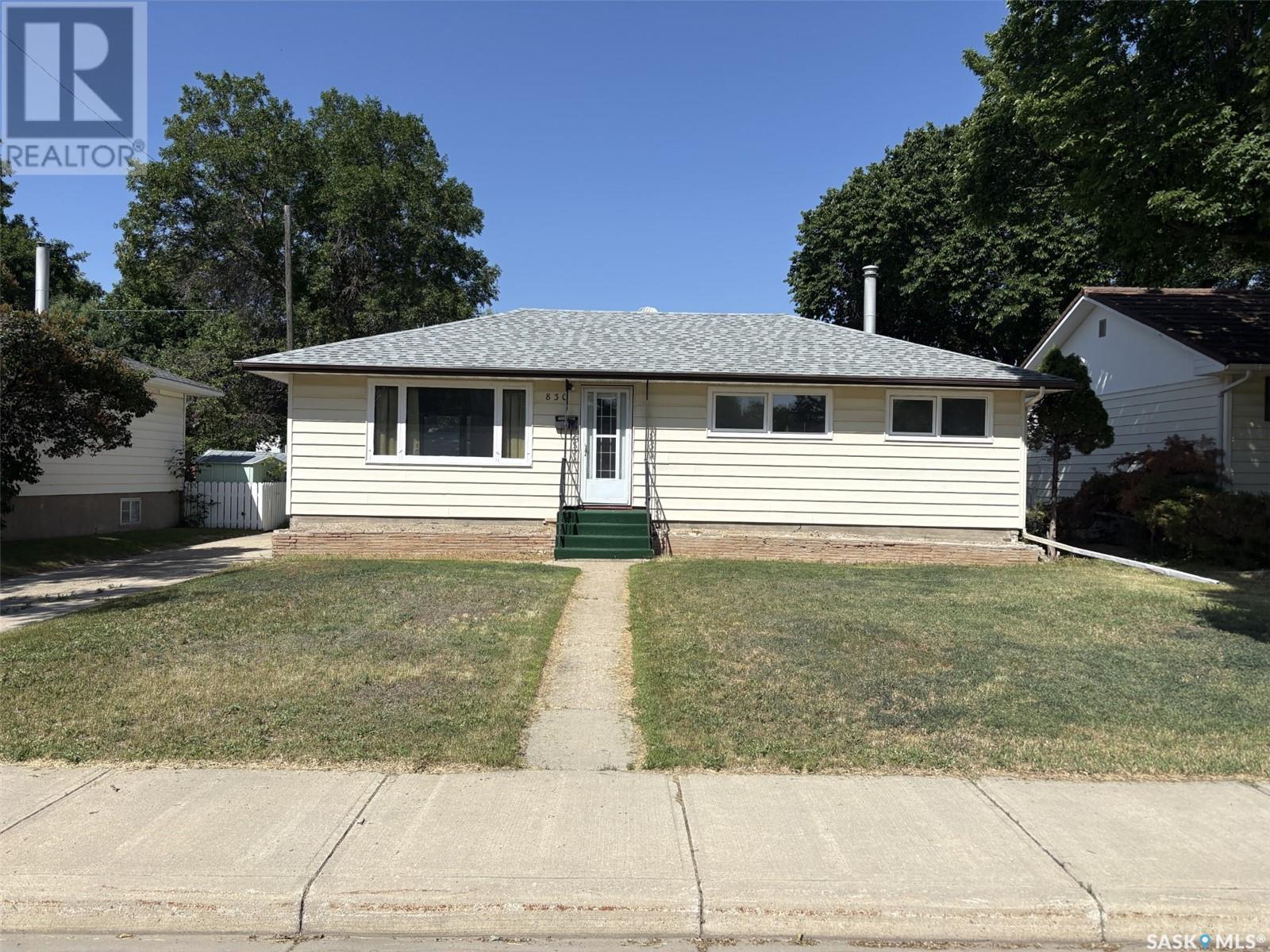 Single Family House Bungalow for Sale in  th AVENUE NE Swift Current 