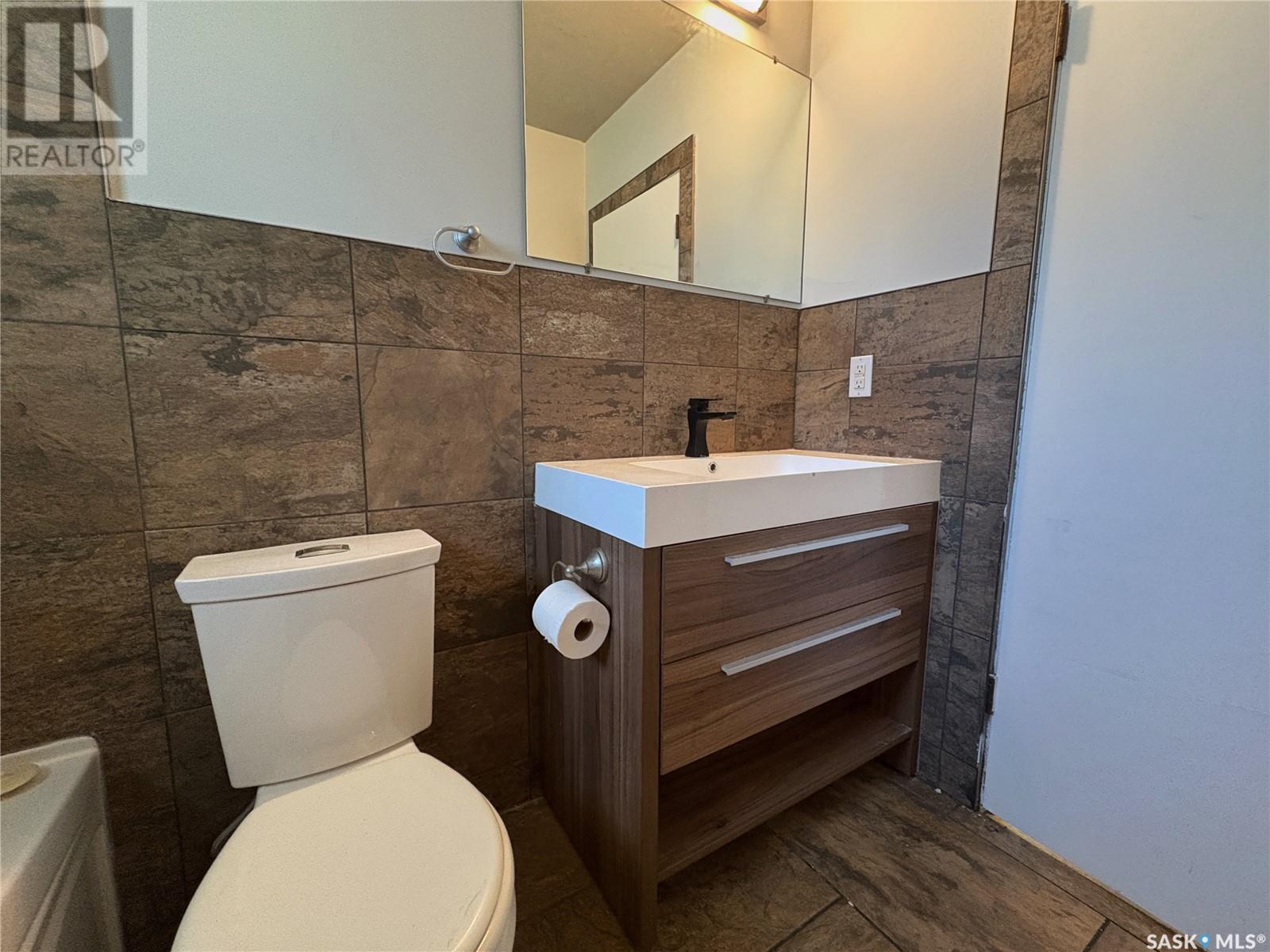 Single Family House Bungalow for Sale in  th AVENUE NE Swift Current 