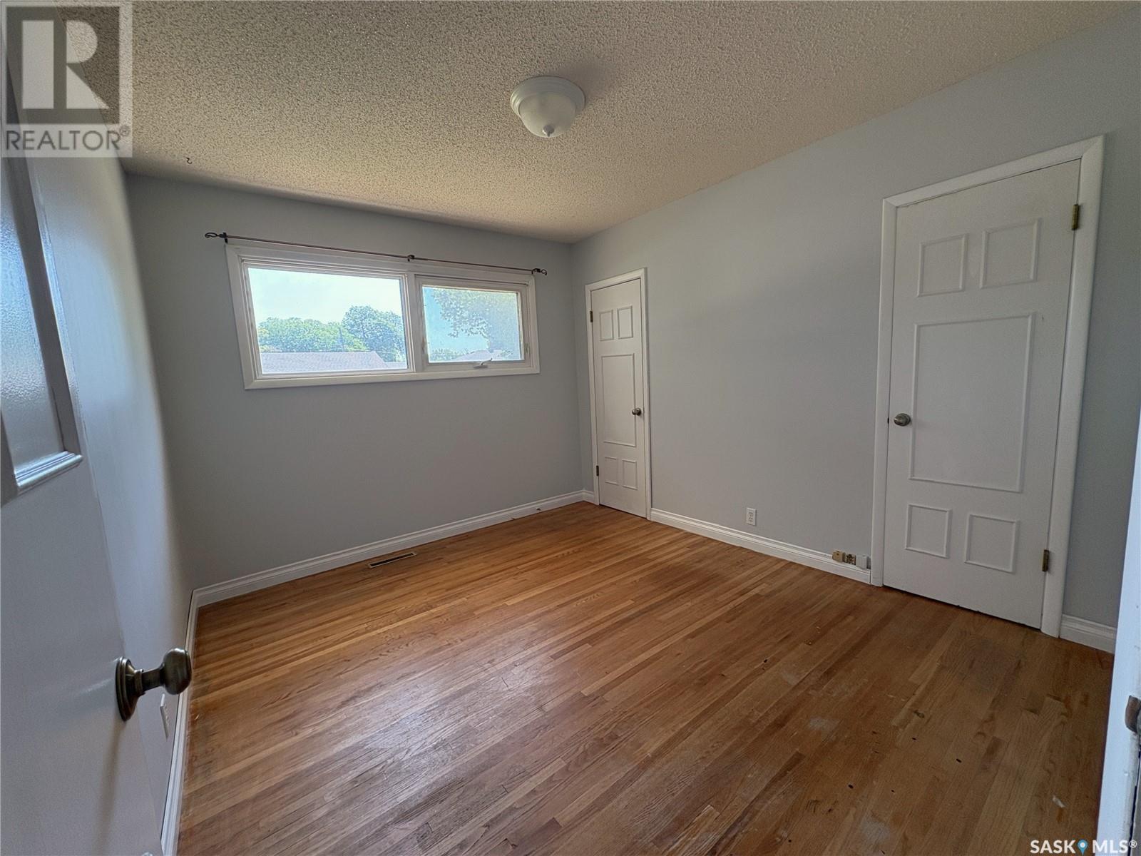 Single Family House Bungalow for Sale in  th AVENUE NE Swift Current 