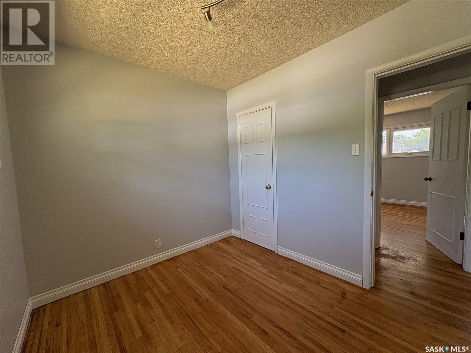 Single Family House Bungalow for Sale in  th AVENUE NE Swift Current 