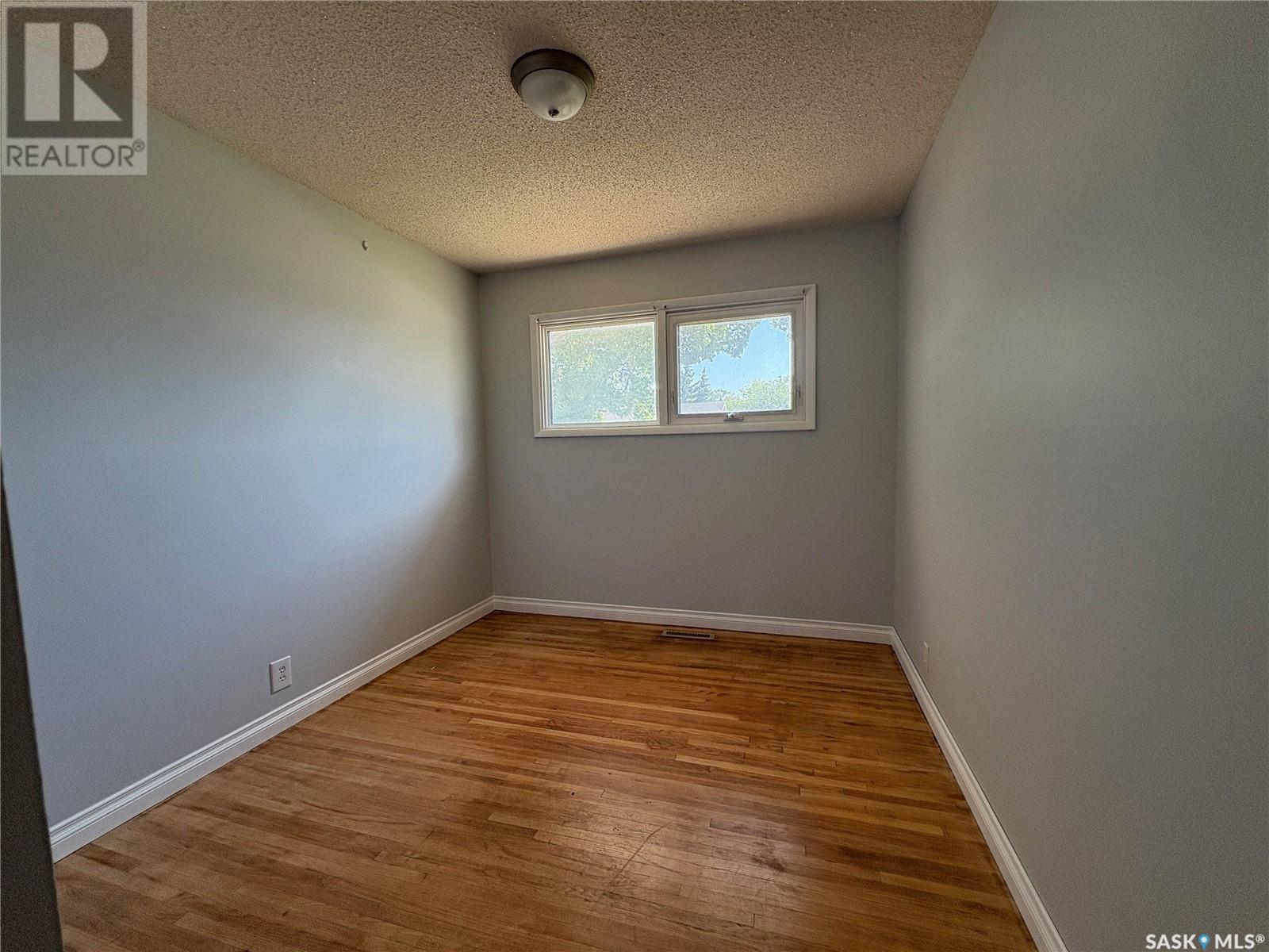 Single Family House Bungalow for Sale in  th AVENUE NE Swift Current 