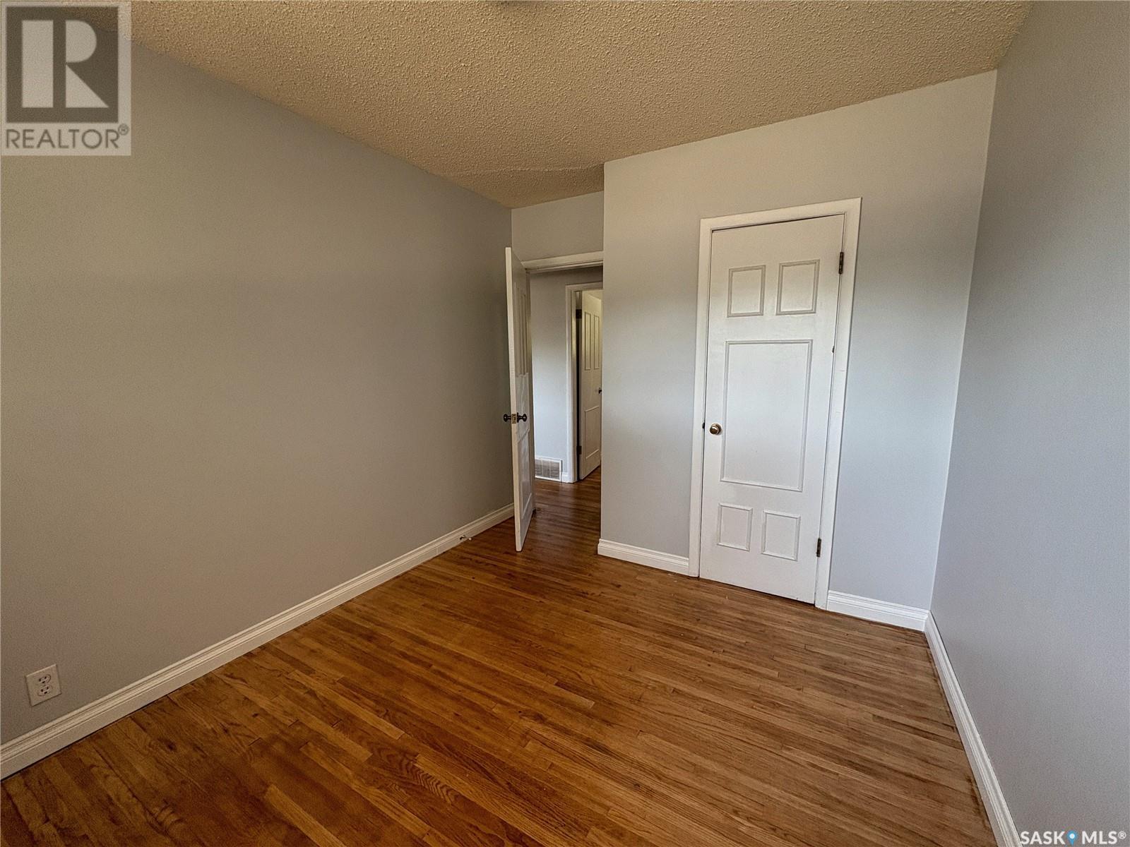 Single Family House Bungalow for Sale in  th AVENUE NE Swift Current 