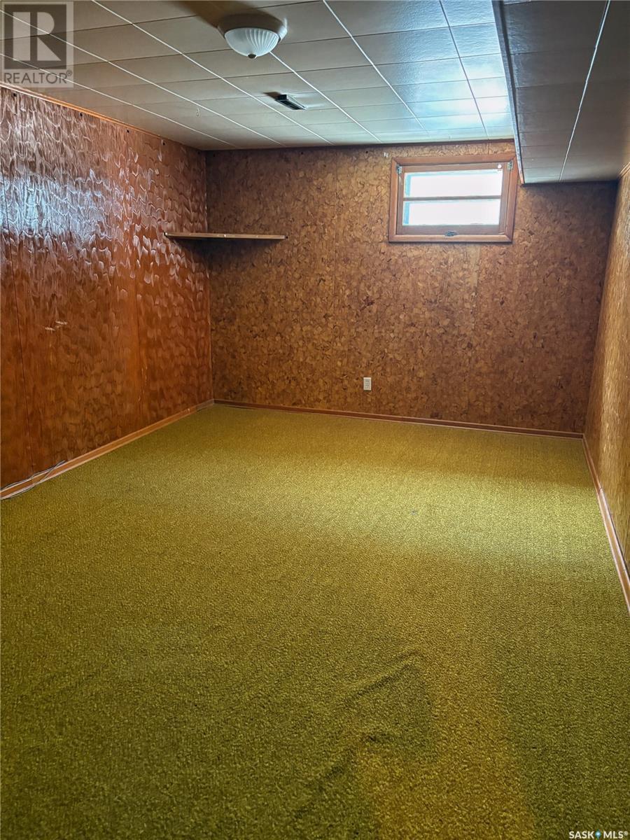 Single Family House Bungalow for Sale in  th AVENUE NE Swift Current 