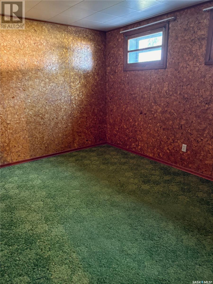 Single Family House Bungalow for Sale in  th AVENUE NE Swift Current 