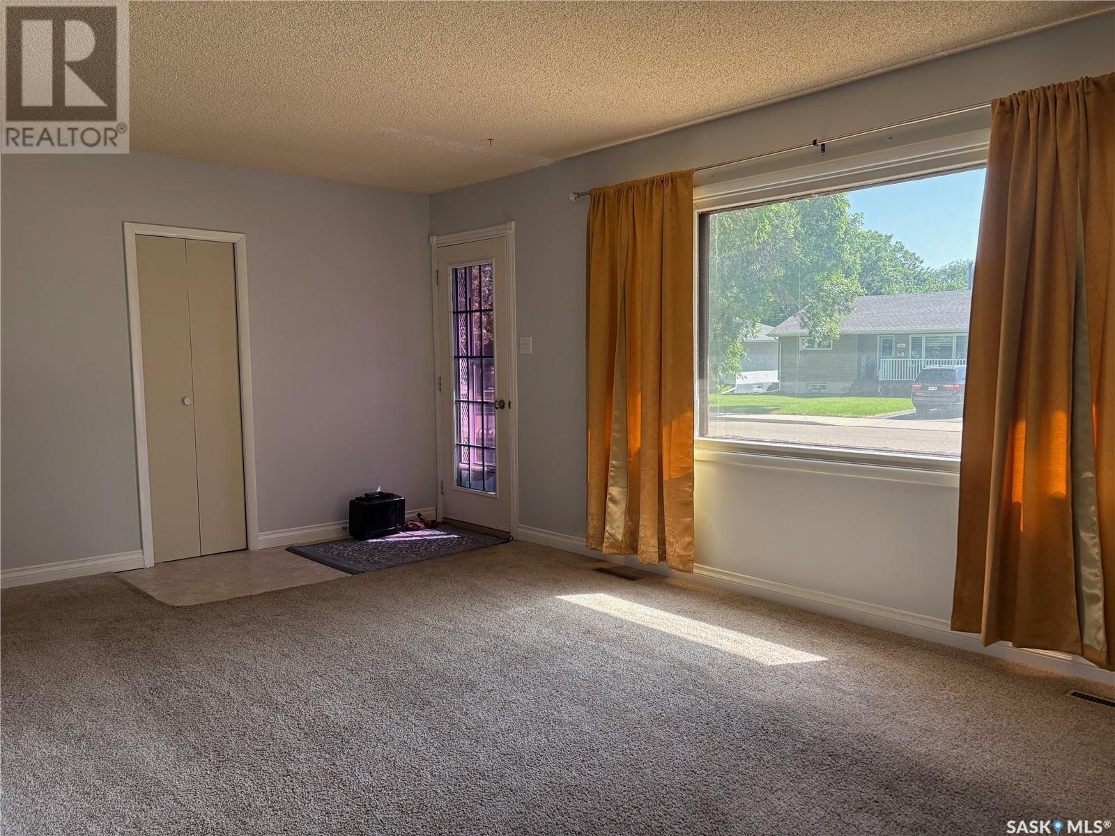 830 8th AVENUE NE, Swift Current, Saskatchewan