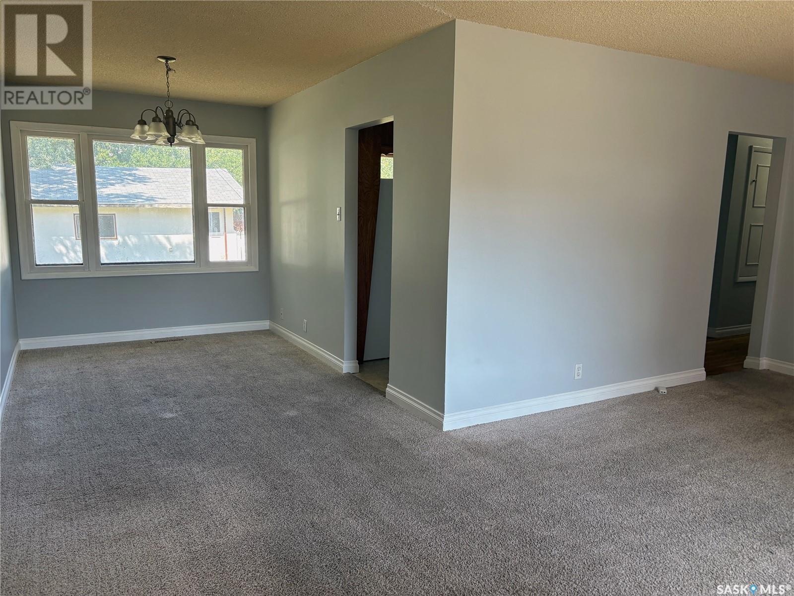 Single Family House Bungalow for Sale in  th AVENUE NE Swift Current 