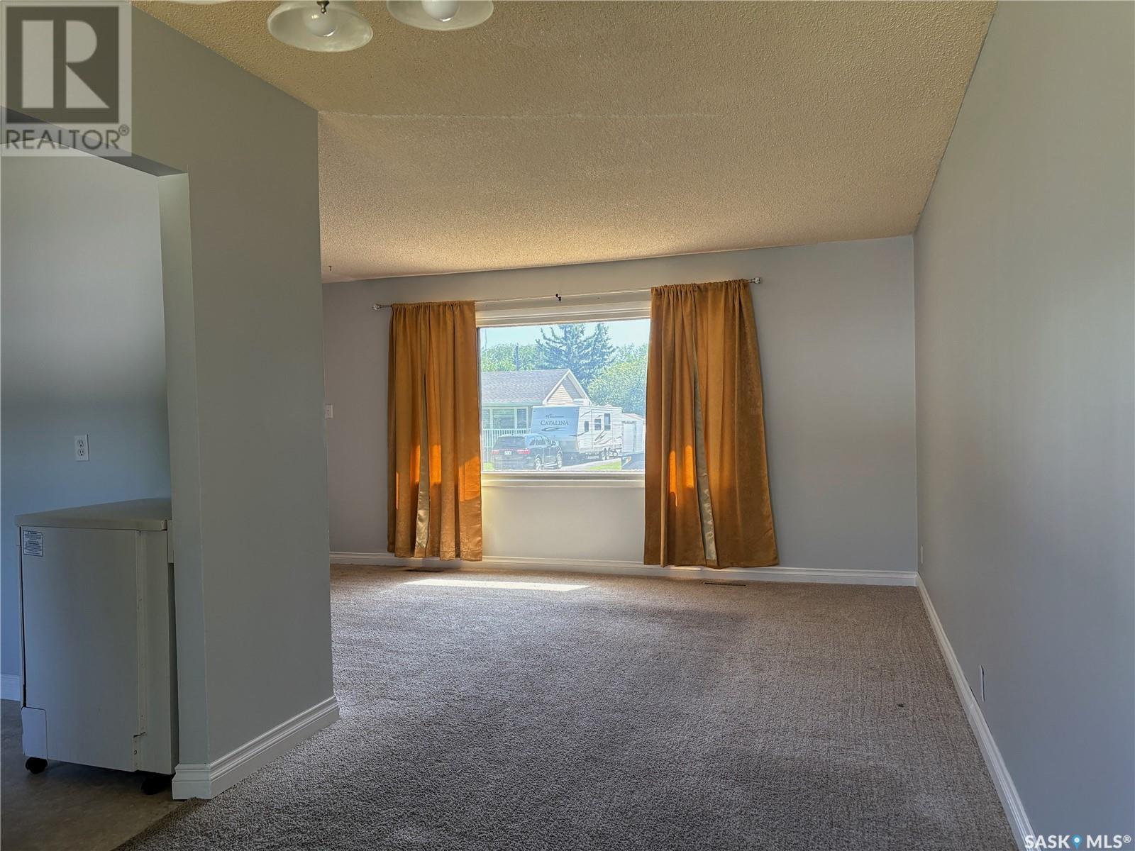 Single Family House Bungalow for Sale in  th AVENUE NE Swift Current 
