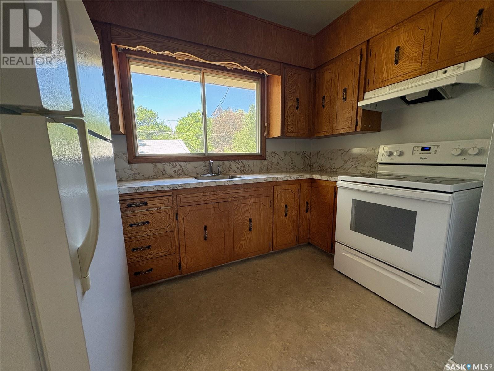 Single Family House Bungalow for Sale in  th AVENUE NE Swift Current 