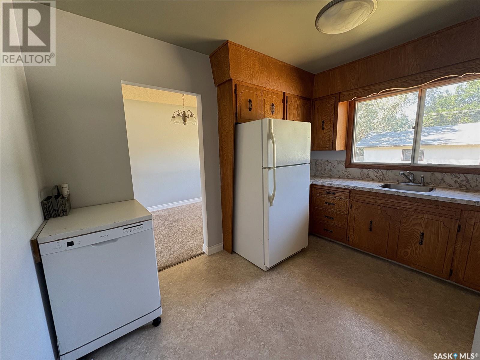 Single Family House Bungalow for Sale in  th AVENUE NE Swift Current 