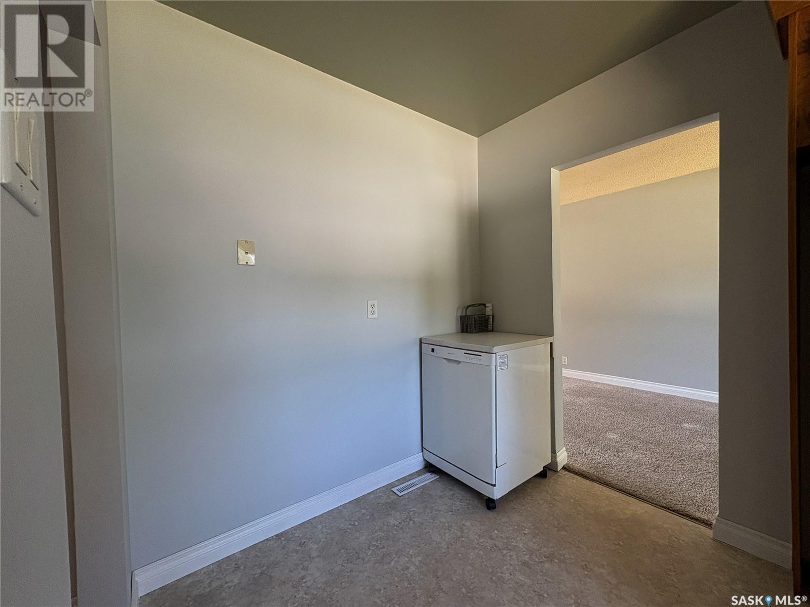 Single Family House Bungalow for Sale in  th AVENUE NE Swift Current 