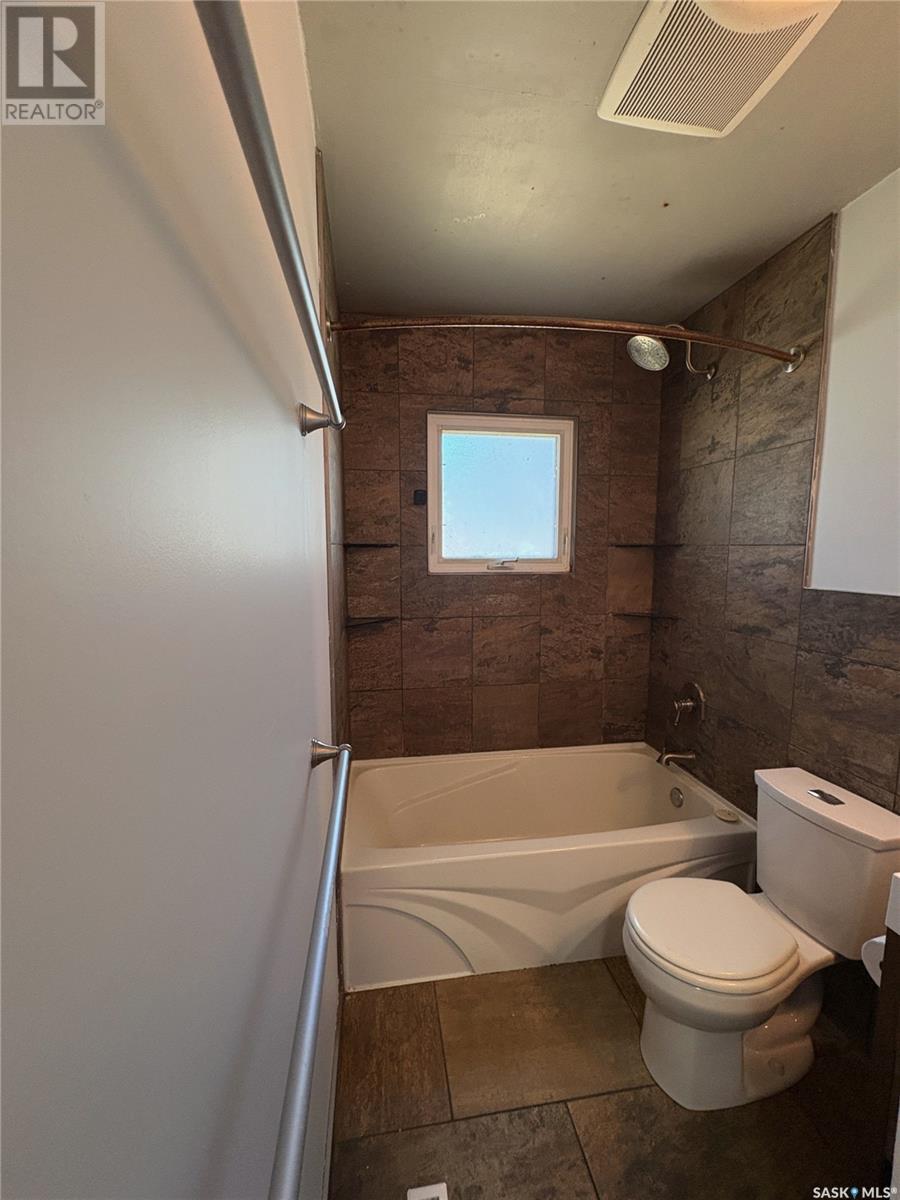 Single Family House Bungalow for Sale in  th AVENUE NE Swift Current 