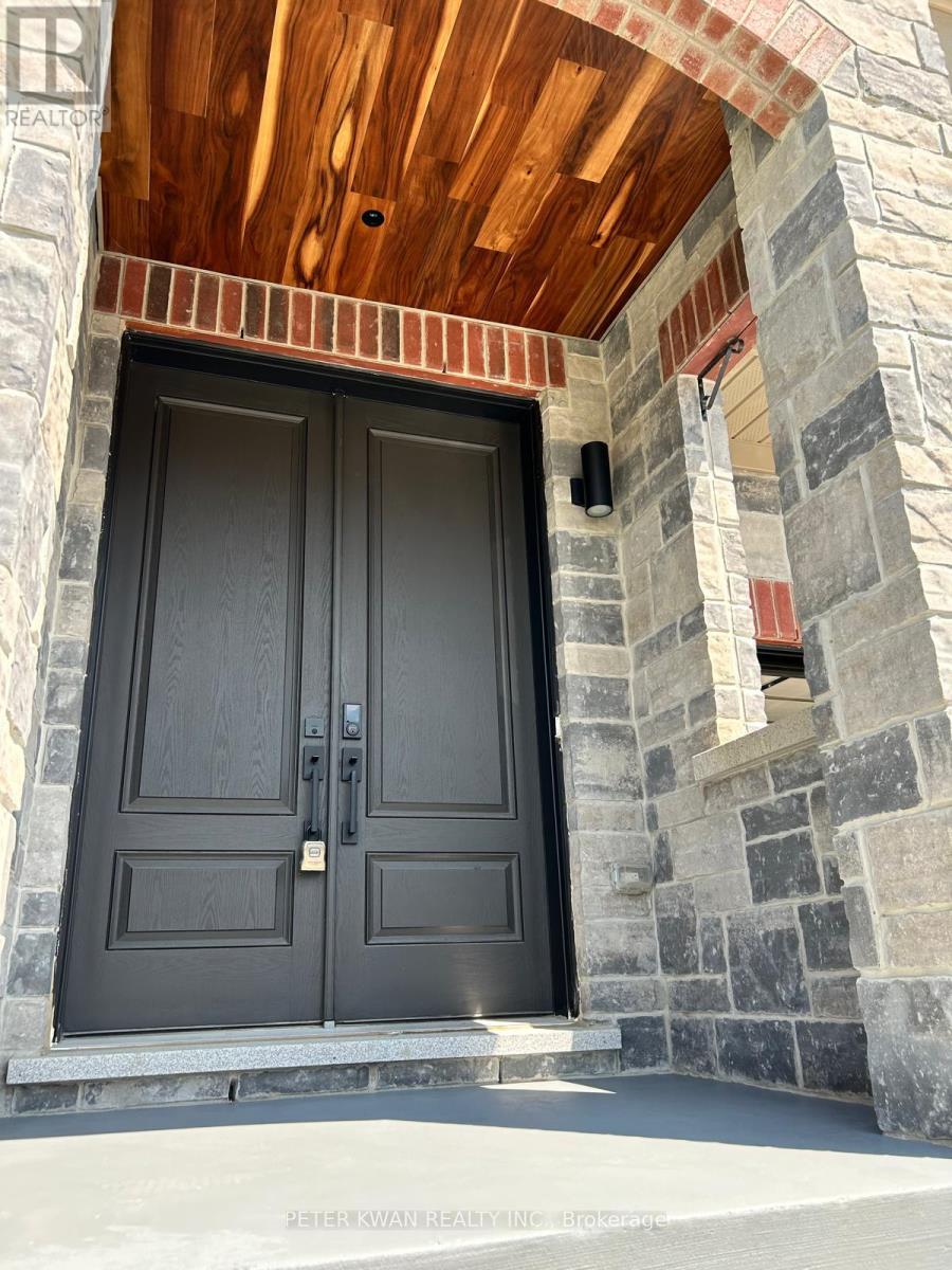 Photo 3 of 61 Strathgreen Lane, Georgina ON