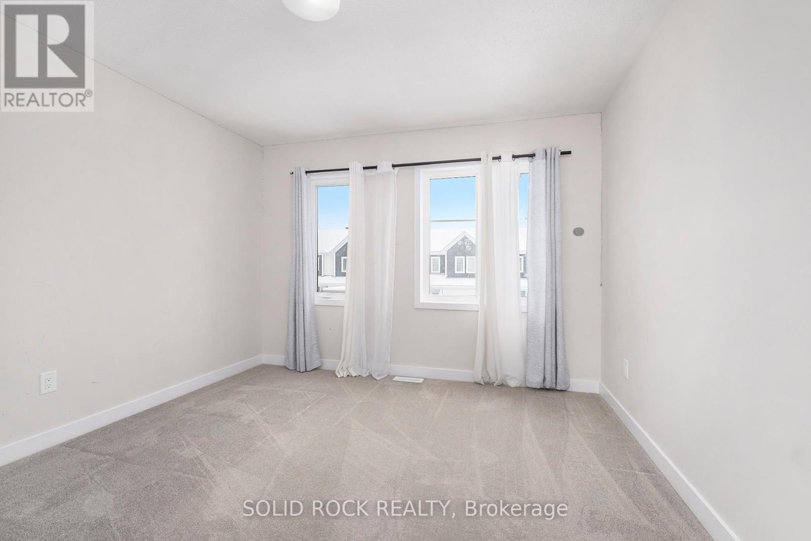 Photo 11 of 2010 Postilion Street, Ottawa ON