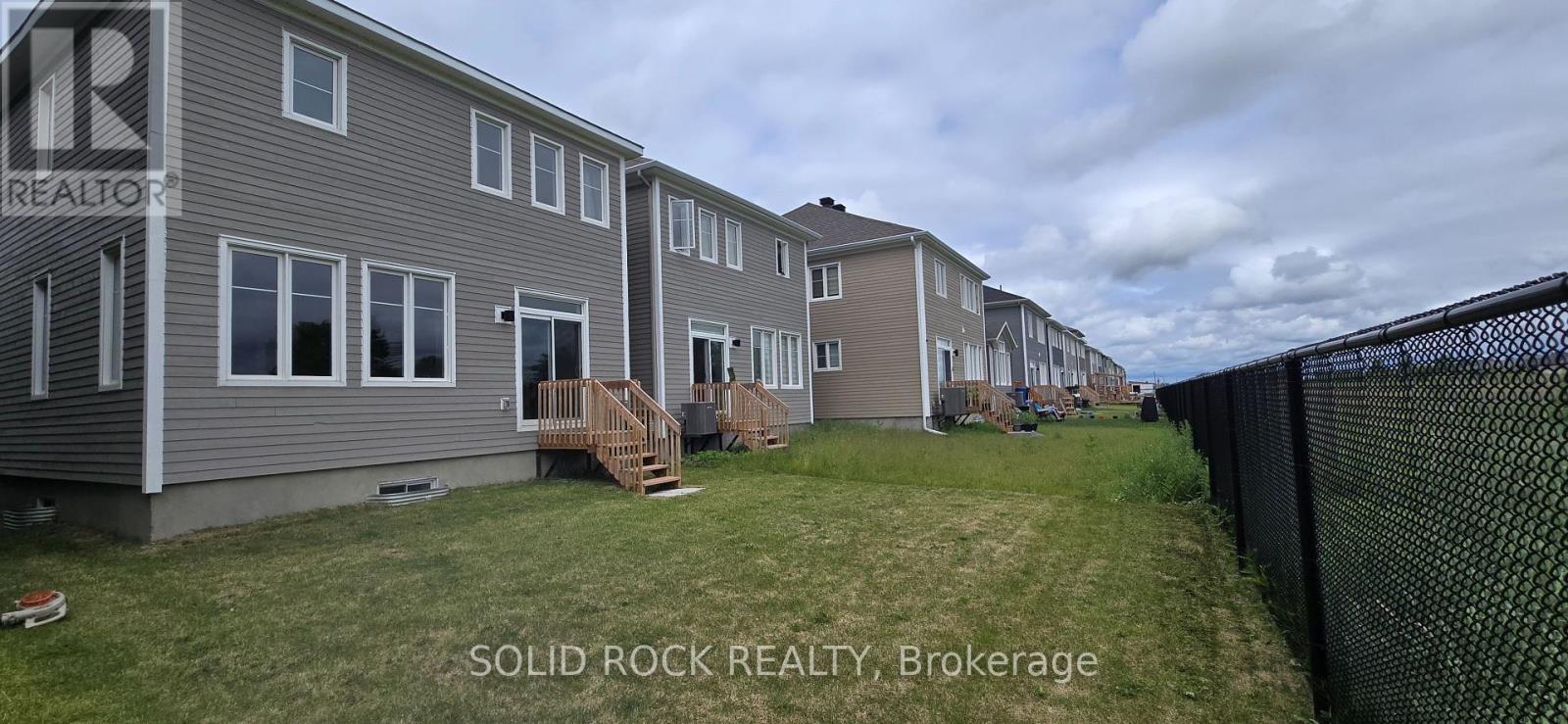 Photo 16 of 2010 Postilion Street, Ottawa ON