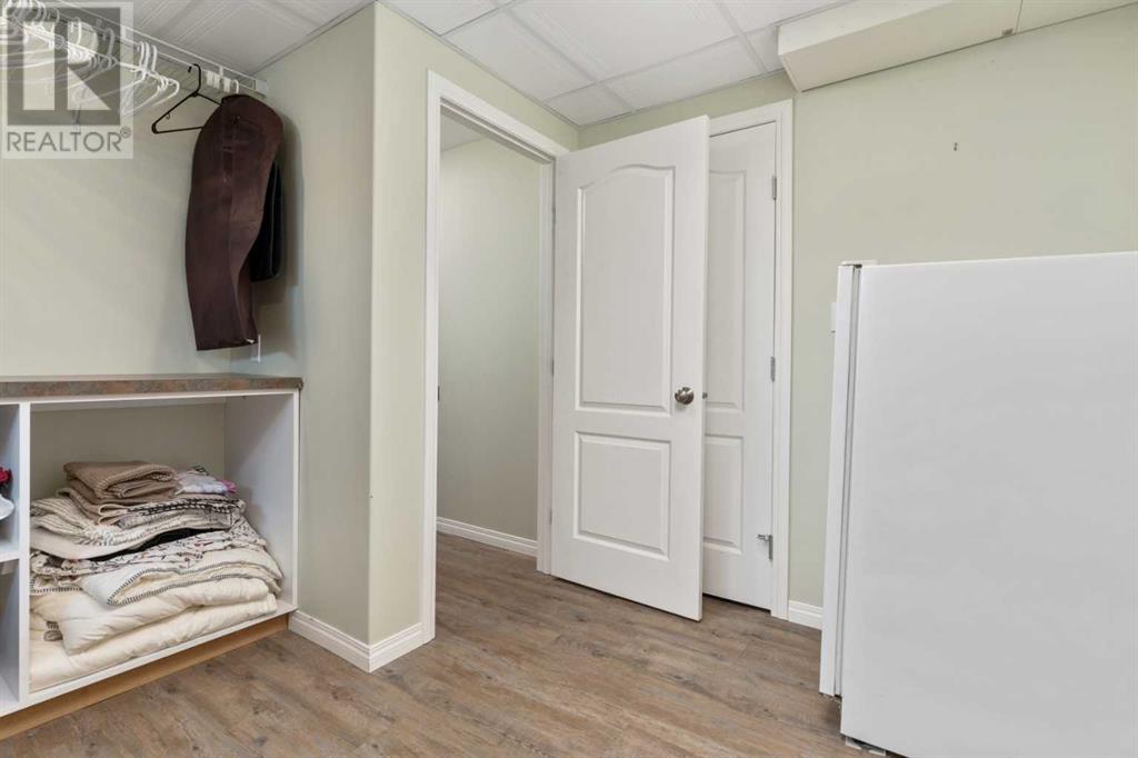 Single Family House Bungalow for Sale in   Avenue Victoria Park Camrose 
