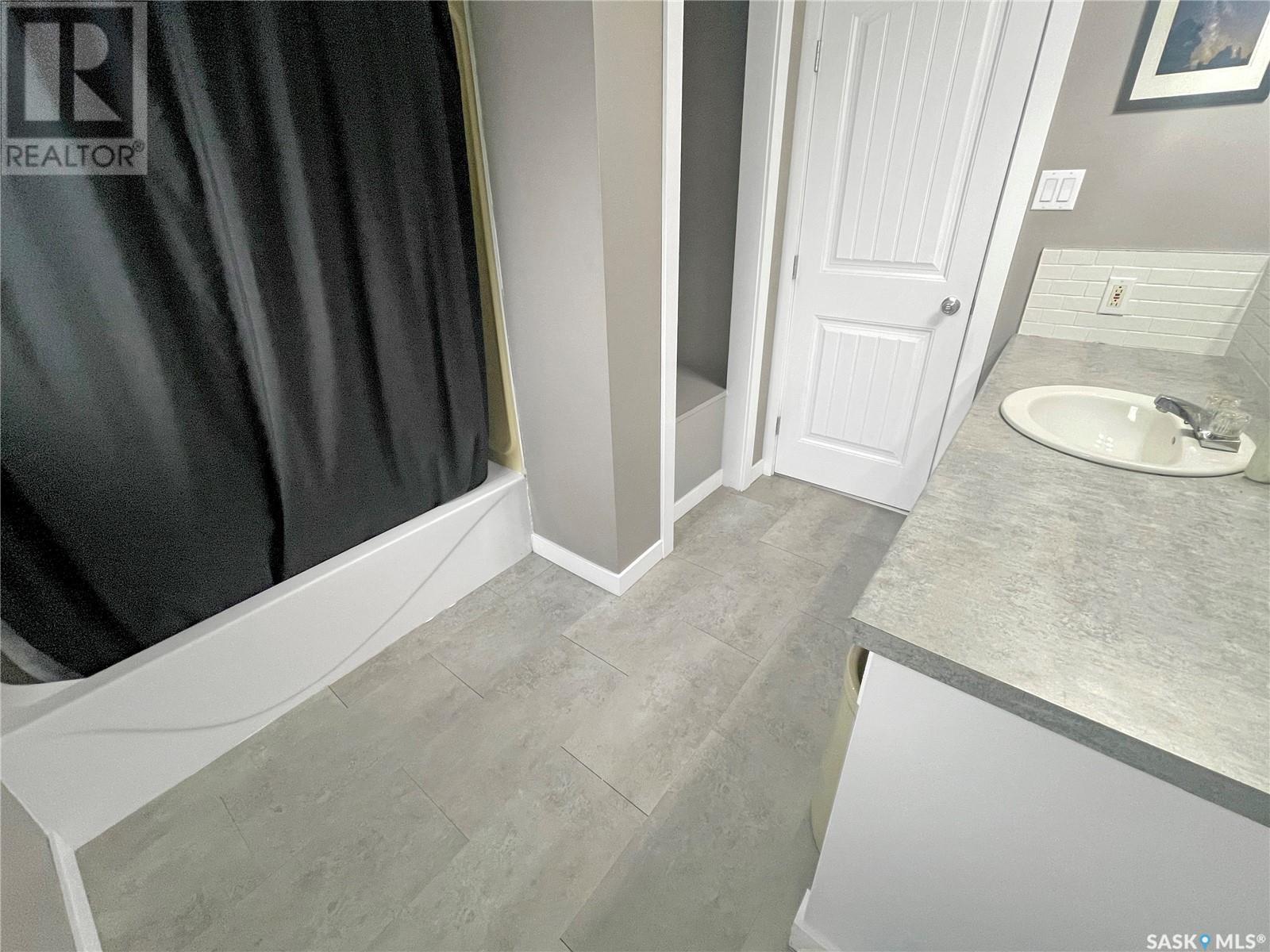 Single Family House for Sale in  Macdonald CRESCENT Swift Current 