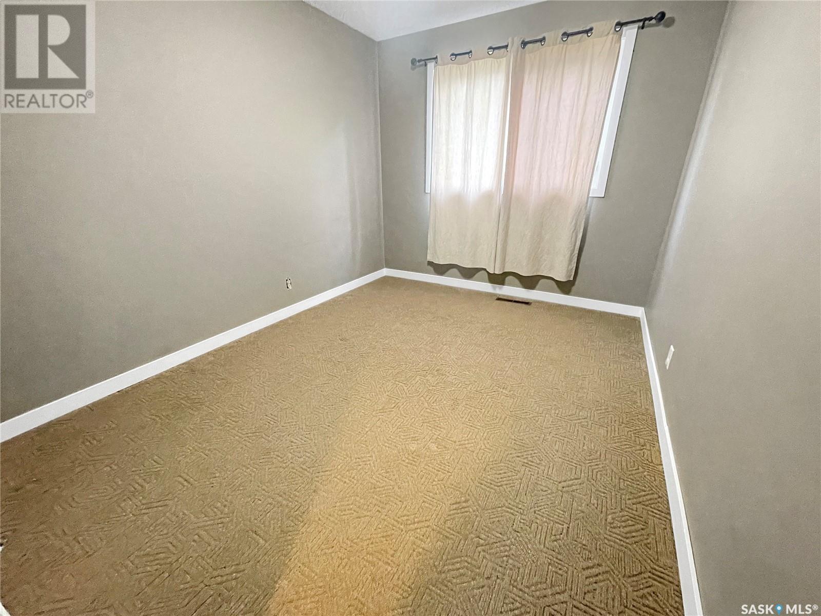Single Family House for Sale in  Macdonald CRESCENT Swift Current 