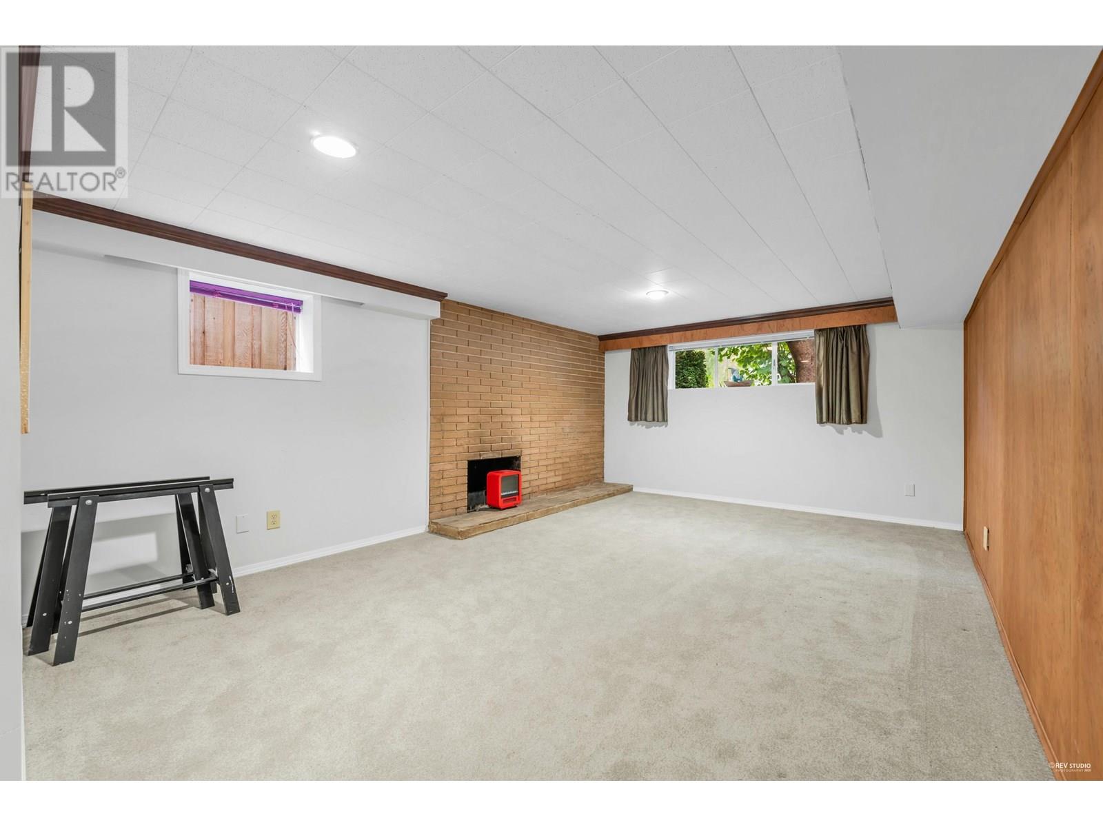 Photo 3 of 6987 Tyne Street, Vancouver BC