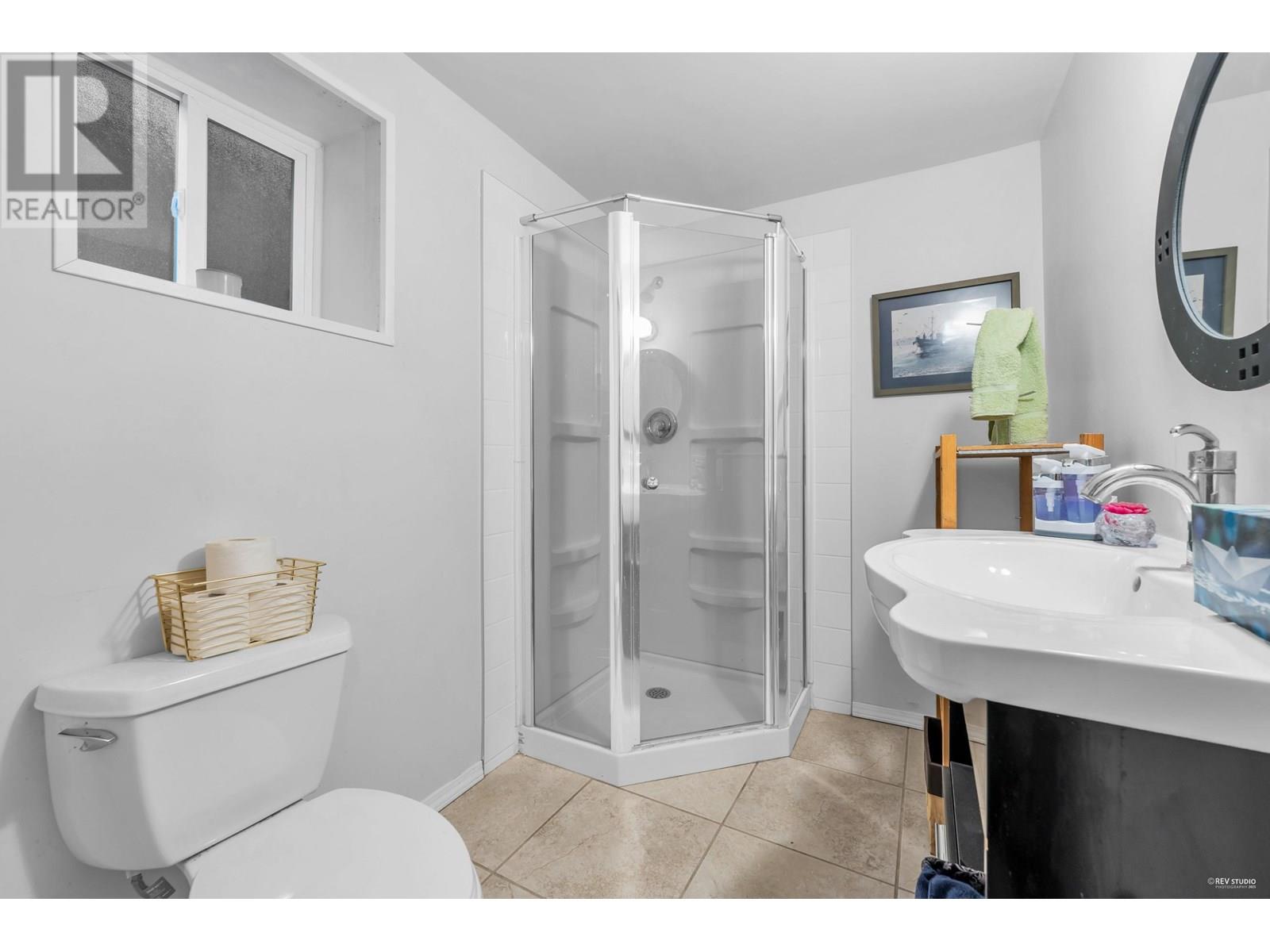 Photo 5 of 6987 Tyne Street, Vancouver BC