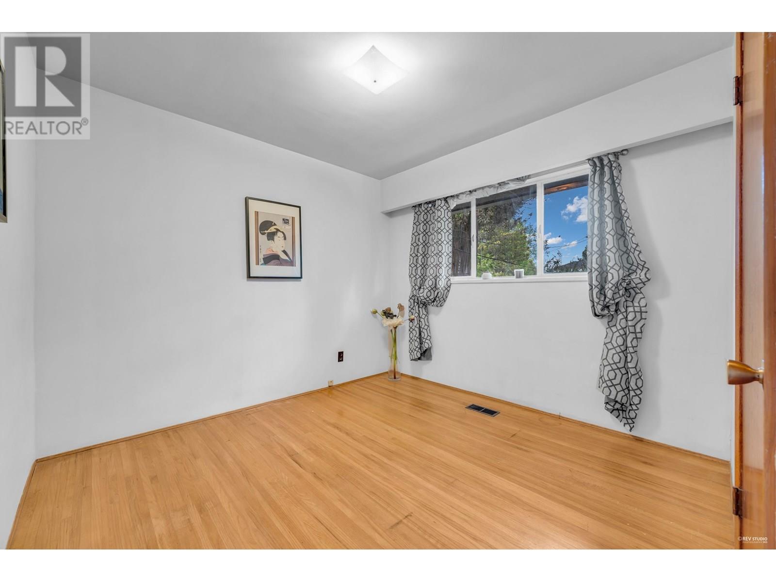 Photo 12 of 6987 Tyne Street, Vancouver BC