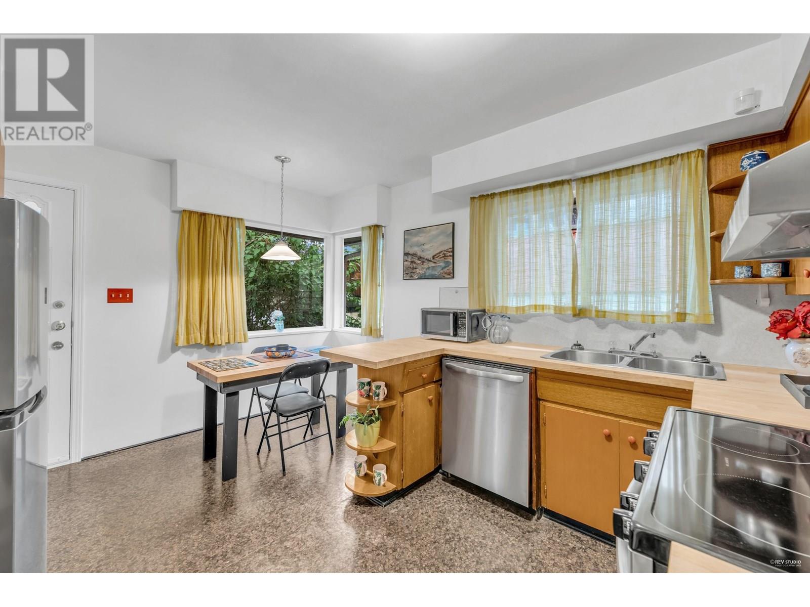 Photo 14 of 6987 Tyne Street, Vancouver BC