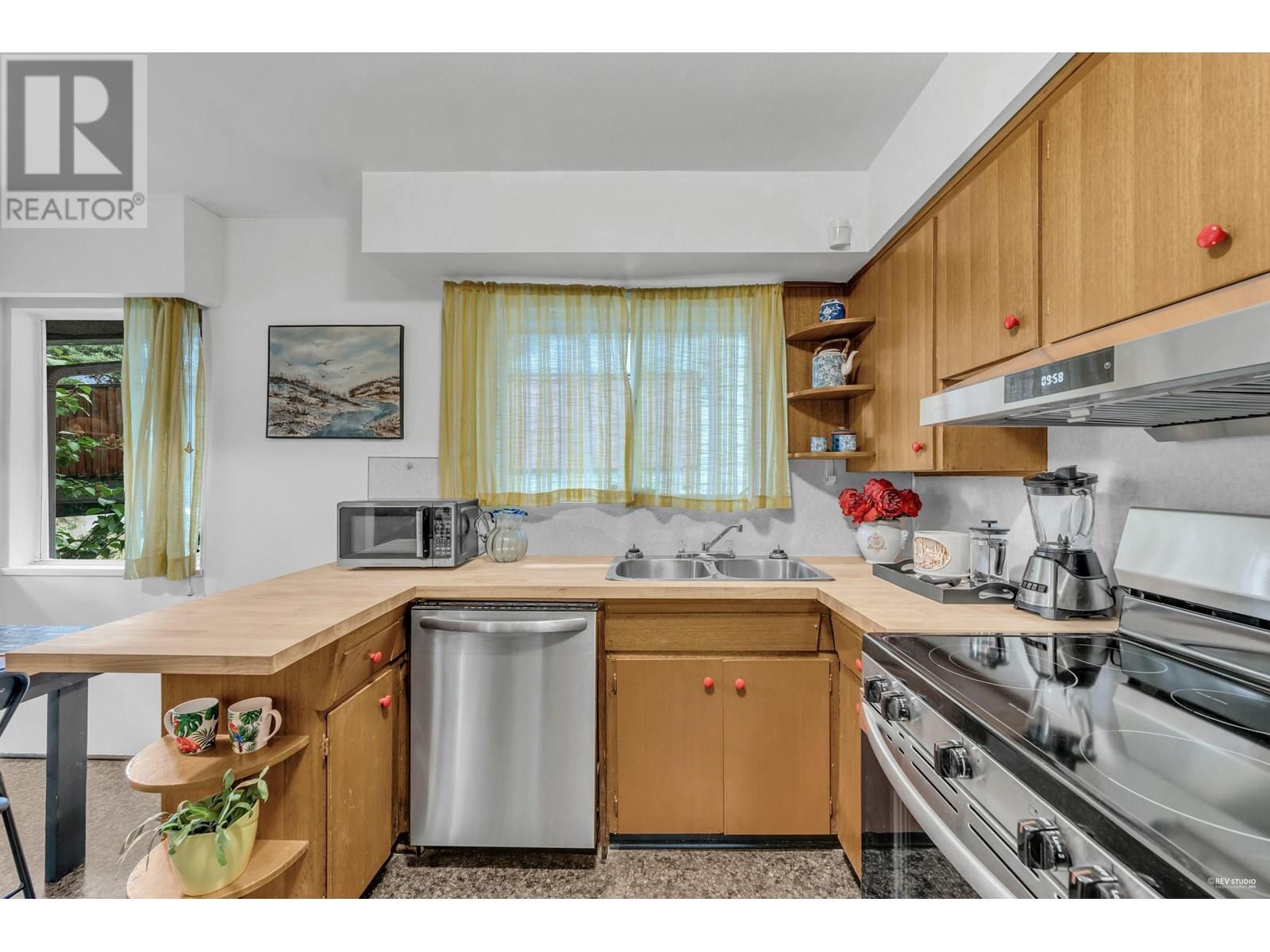 Photo 16 of 6987 Tyne Street, Vancouver BC