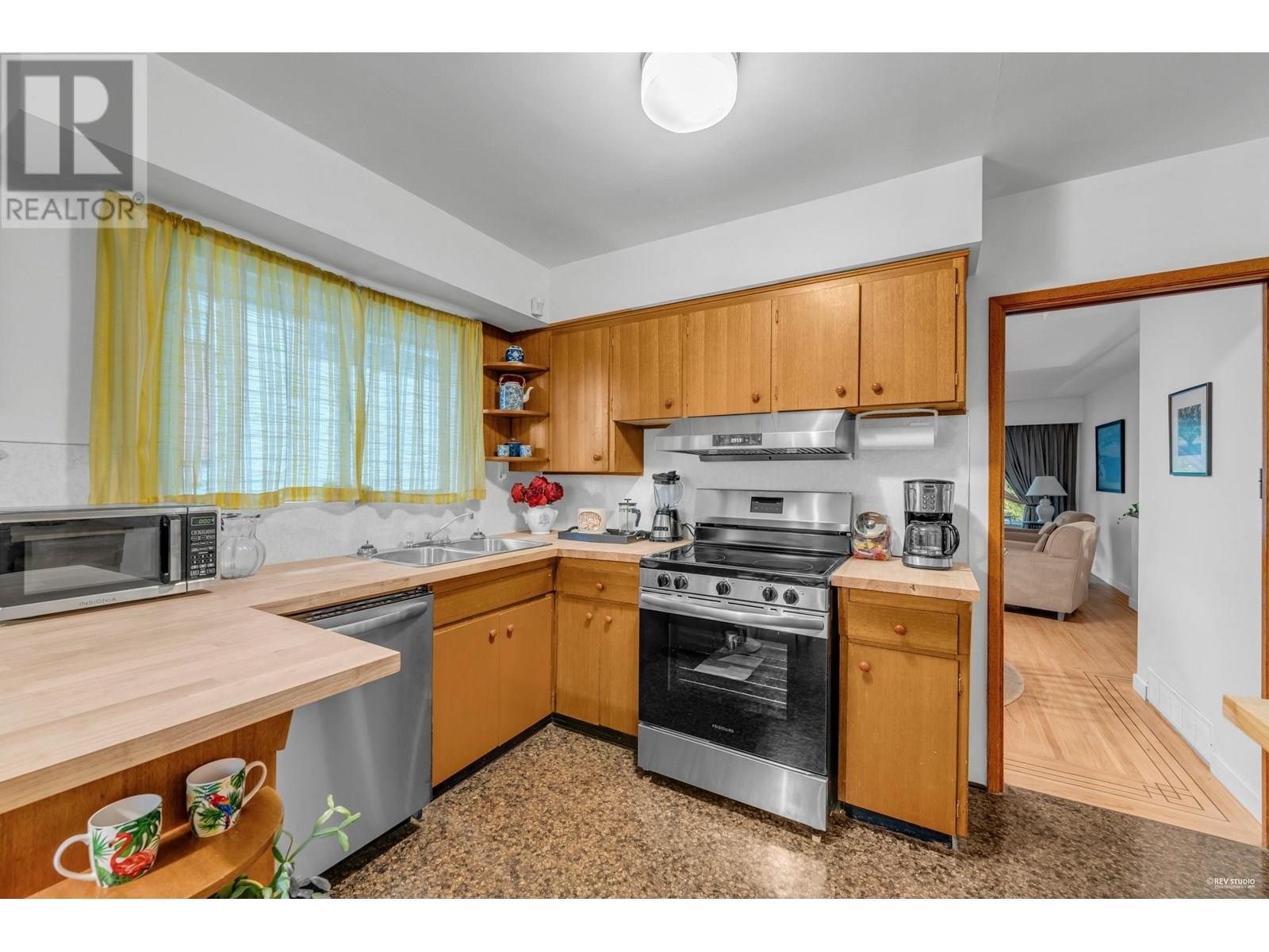 Photo 17 of 6987 Tyne Street, Vancouver BC