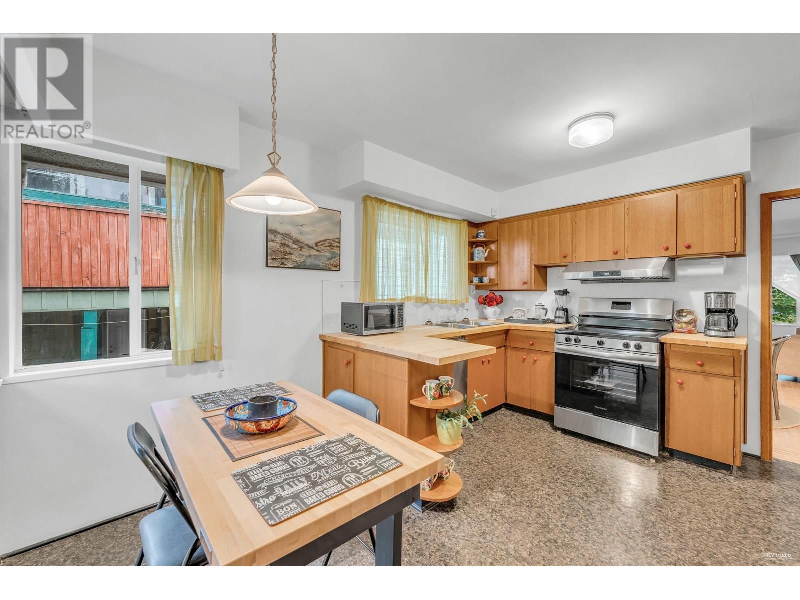 Photo 19 of 6987 Tyne Street, Vancouver BC