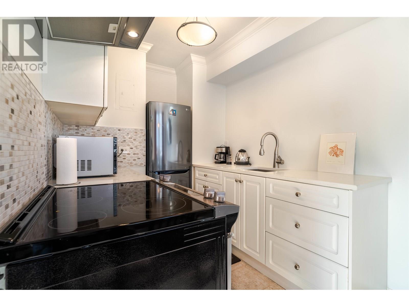 Photo 17 of 605 1251 Cardero Street, Vancouver BC