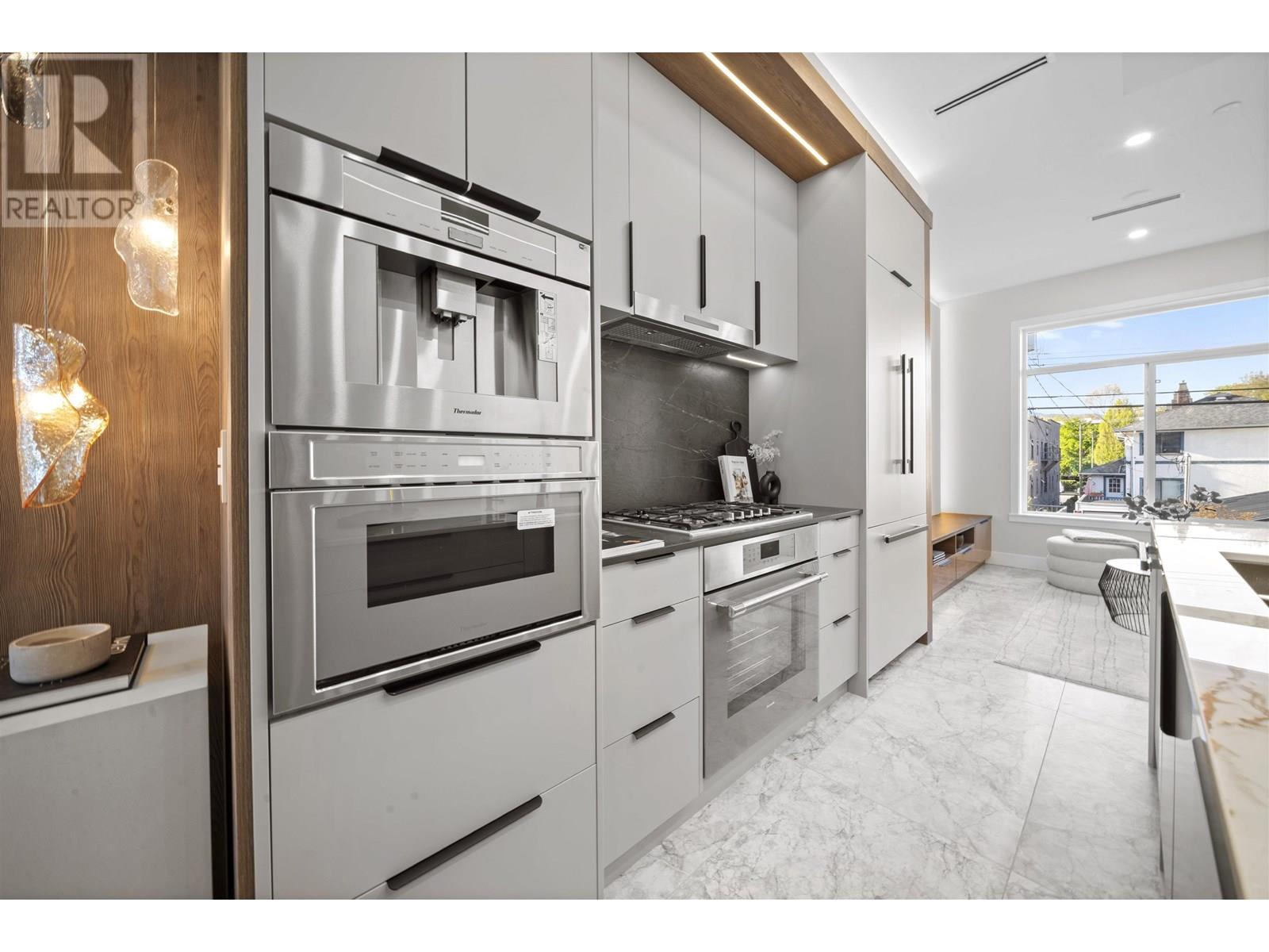 2455 W 10TH AVENUE, Vancouver