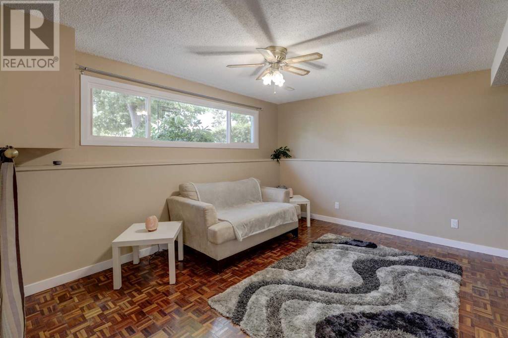 Single Family House Bi-level for Sale in  Rundleview Drive NE Rundle Calgary 