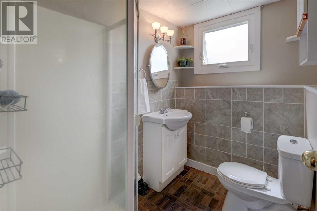 Single Family House Bi-level for Sale in  Rundleview Drive NE Rundle Calgary 