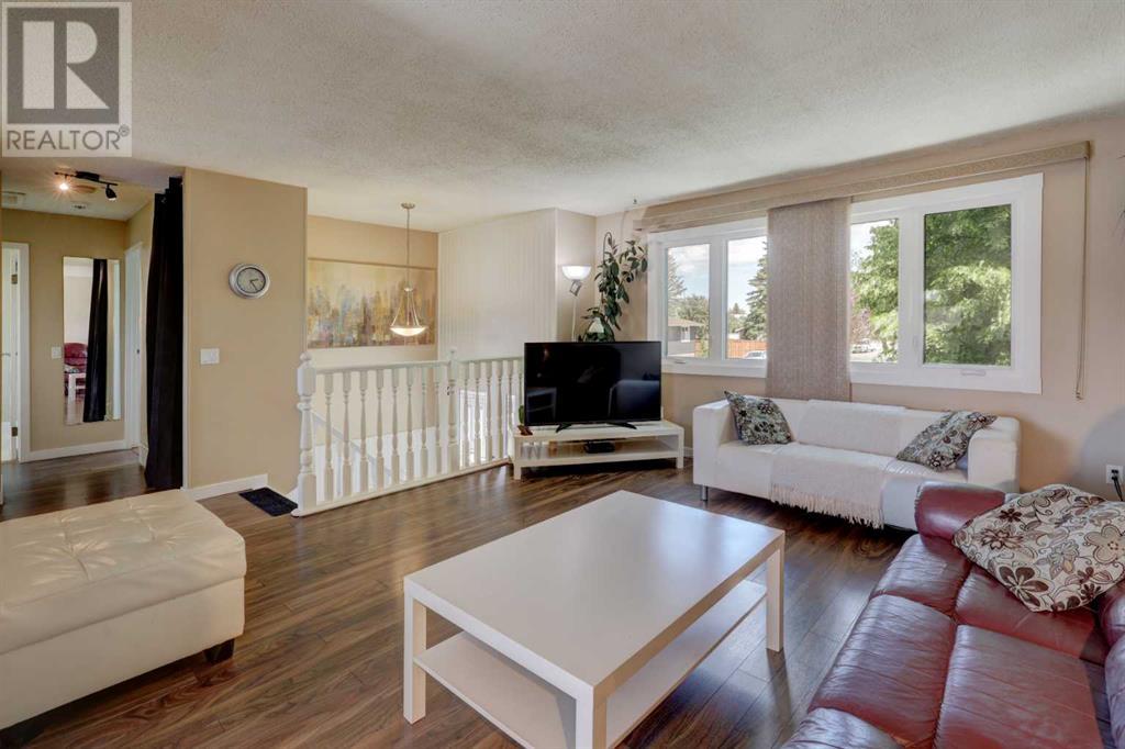 Single Family House Bi-level for Sale in  Rundleview Drive NE Rundle Calgary 