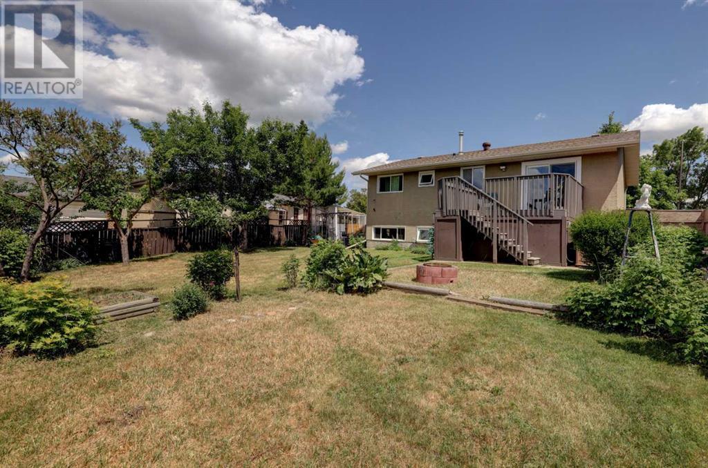 Single Family House Bi-level for Sale in  Rundleview Drive NE Rundle Calgary 
