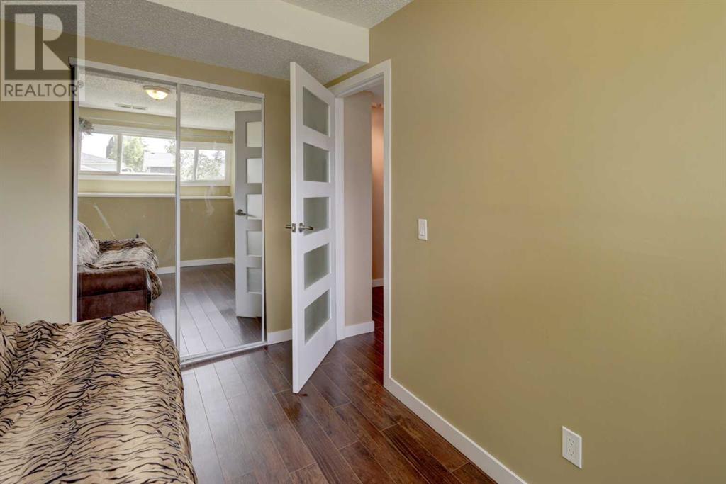 Single Family House Bi-level for Sale in  Rundleview Drive NE Rundle Calgary 