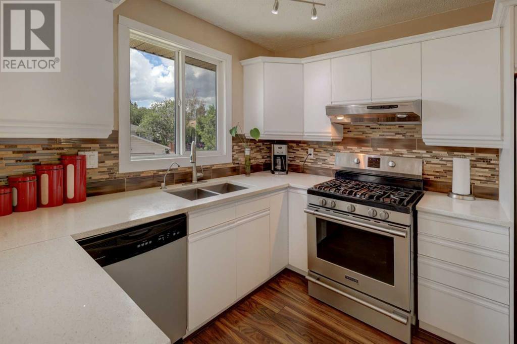 Single Family House Bi-level for Sale in  Rundleview Drive NE Rundle Calgary 