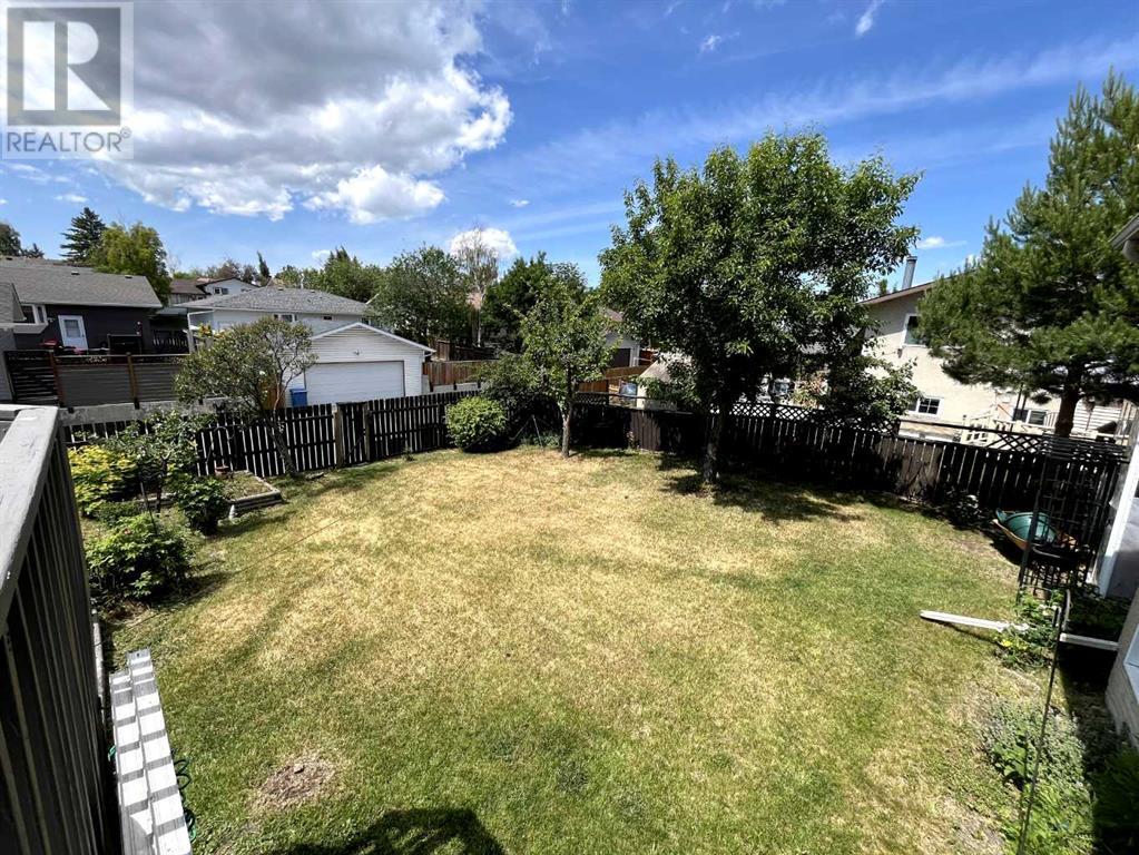 Single Family House Bi-level for Sale in  Rundleview Drive NE Rundle Calgary 