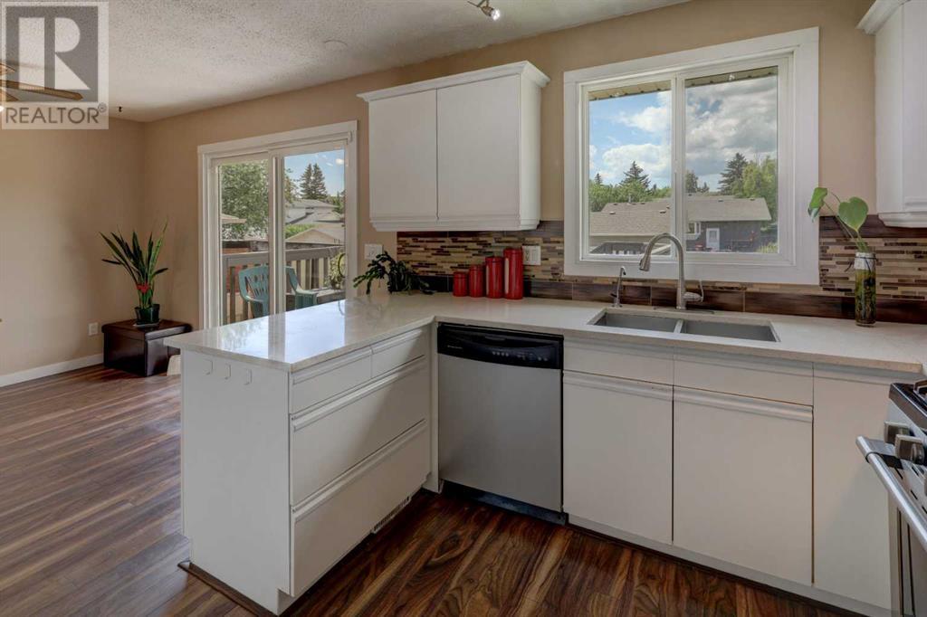 Single Family House Bi-level for Sale in  Rundleview Drive NE Rundle Calgary 