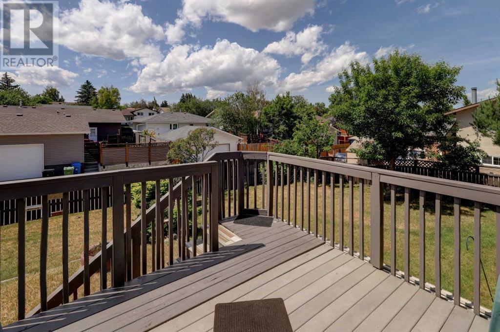 Single Family House Bi-level for Sale in  Rundleview Drive NE Rundle Calgary 