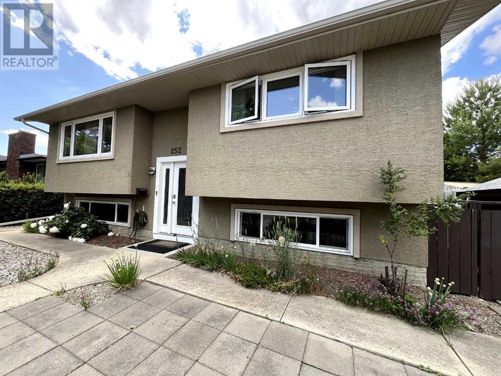 Single Family House Bi-level for Sale in  Rundleview Drive NE Rundle Calgary 