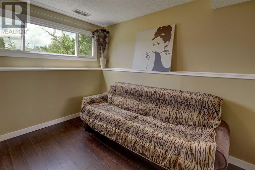 Single Family House Bi-level for Sale in  Rundleview Drive NE Rundle Calgary 